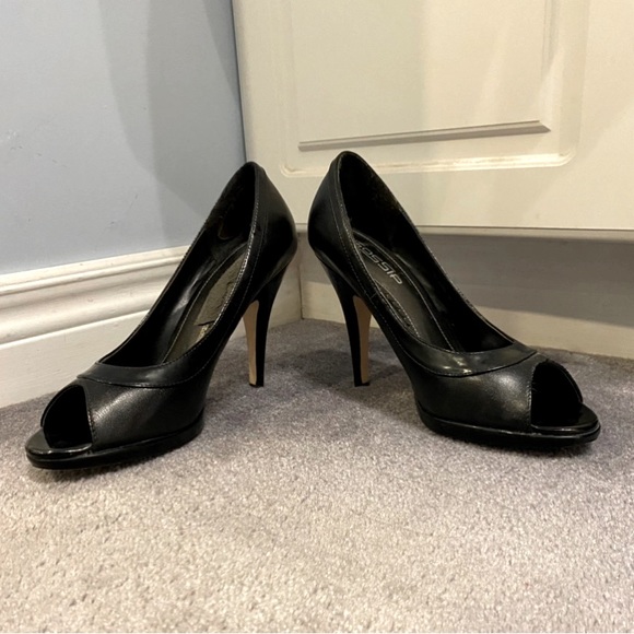 Gossip Peep Toe High Heel Pumps size 9 - Picture 4 of 5